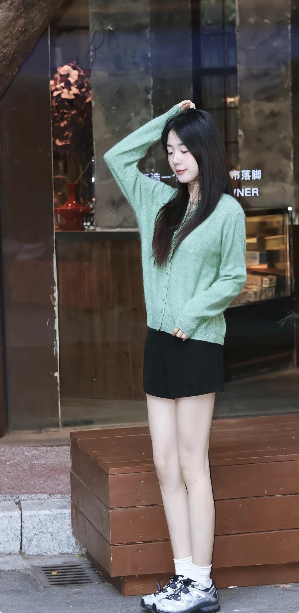 今天阳光正好，把心里的皱褶也熨得平平整整。那些曾经堵在胸口、说不清道不明的情绪，