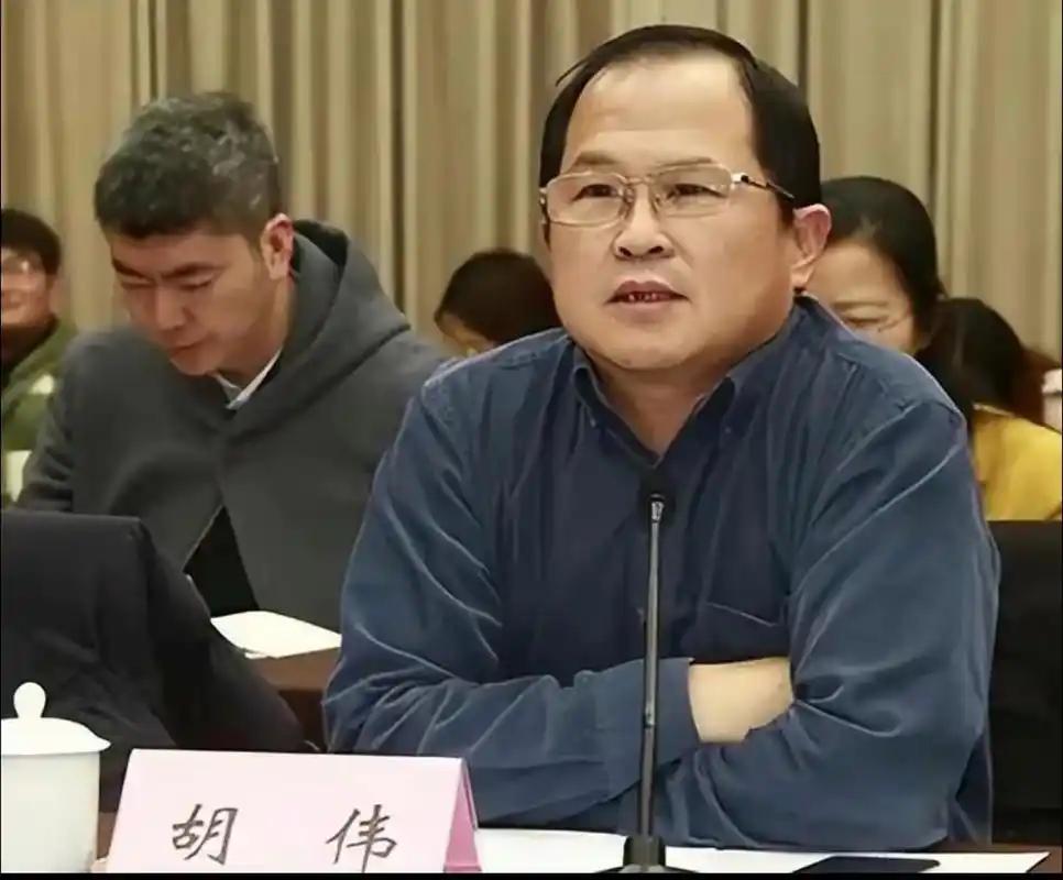 “中美关系恶化的责任不在美国，中国应该看看自己的问题！”这番话出自拥有国内顶尖学