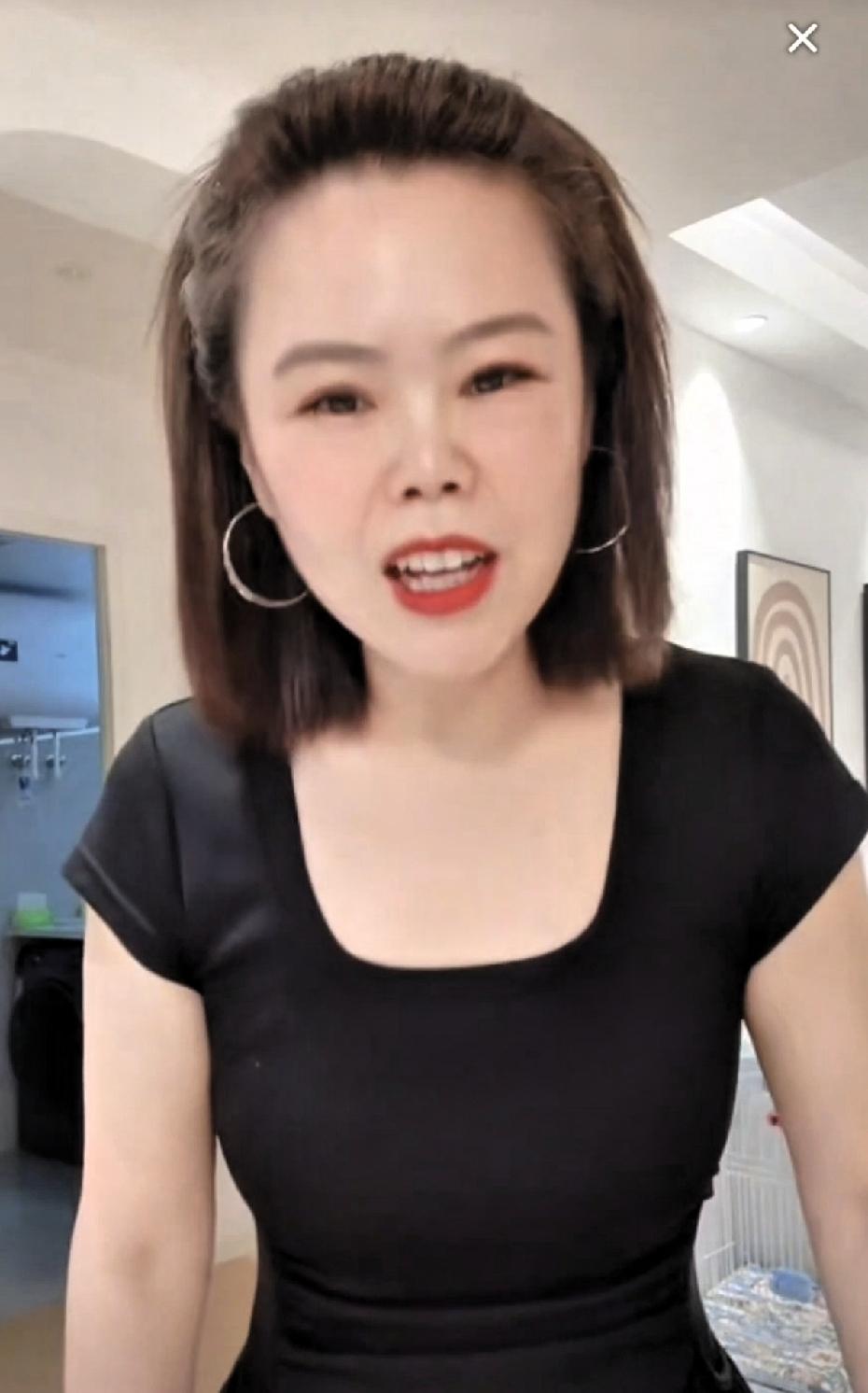 苦茶丹丹香，为博眼球，裙底走光！
伙伴们，今天穿超短迷你裙，得配个打底裤！换完衣