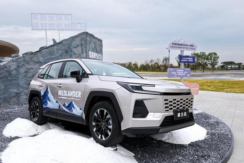 现在还开着燃油车的人，无非就这10类人：
1、不差钱的。
2、对新能源车不信任的