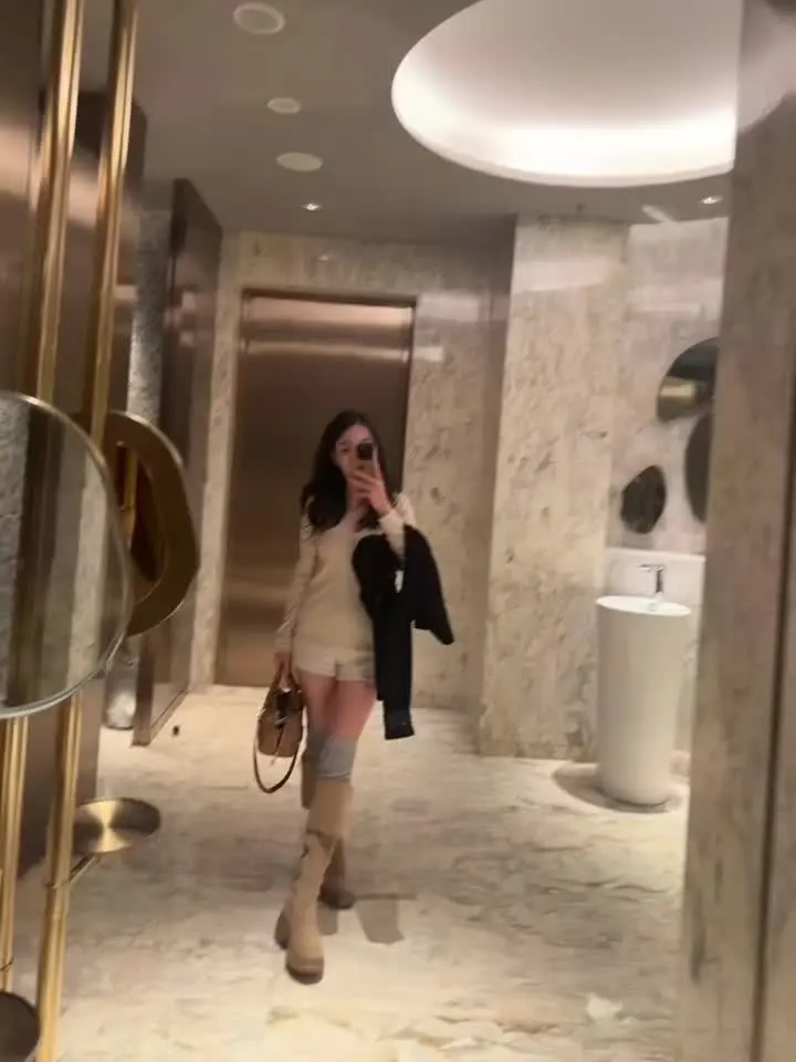 我可以为我的错误买单，但我不后悔我做的任何决定，我从来不怀疑自己的眼光...
