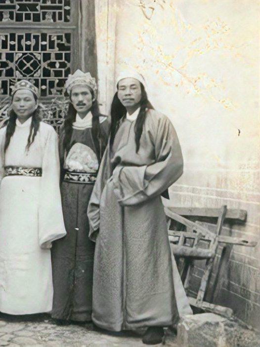 为何石达开受刑时一声不吭？不是他不想吭声，而是他根本不能吭！
 
你知道这事儿有