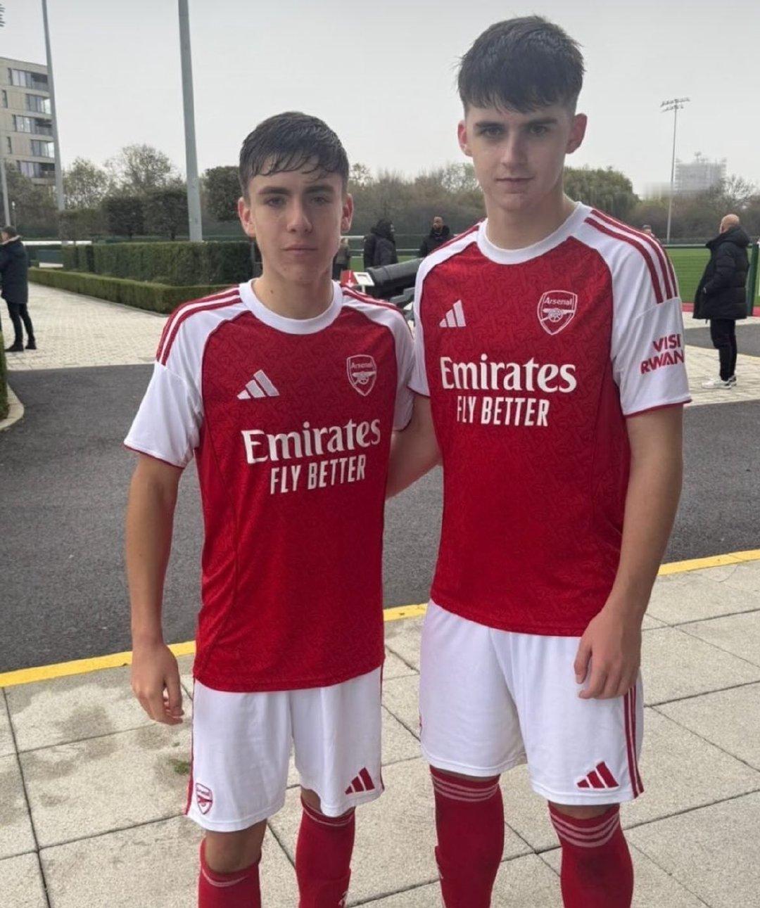 沙姆洛克流浪者俱乐部两名年轻球员——15岁后卫马克西姆·阿福宁与16岁中场乔尔·