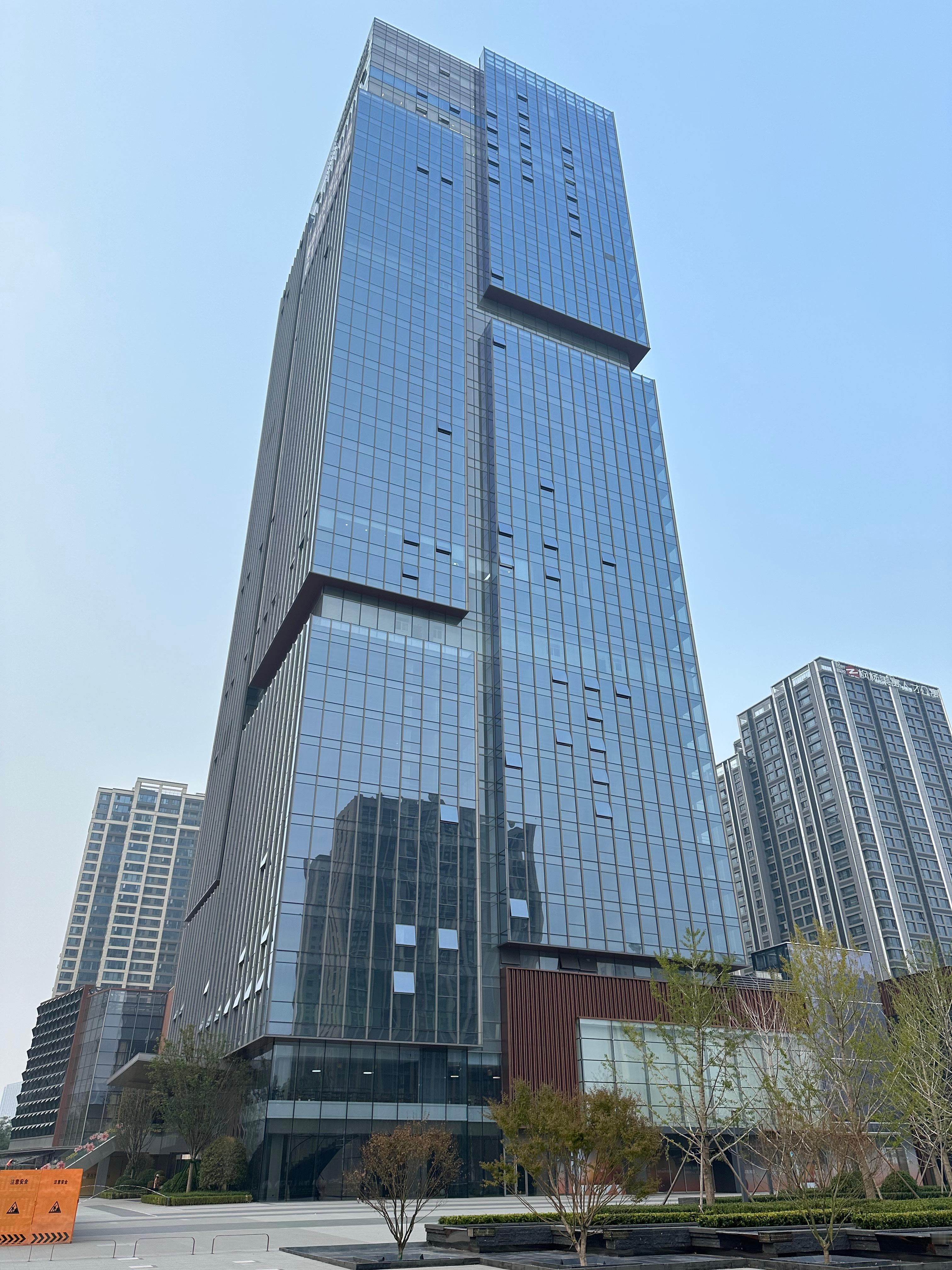 高新又喜提保利久街一条，正弘汇，保利久街，朗悦公园里连在一起，这你受得了么…  