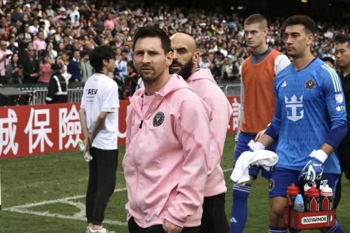 王涛：梅西和中国关系好！很爱中国 是中国球迷把他挡在中国之外
北京时间2月22日