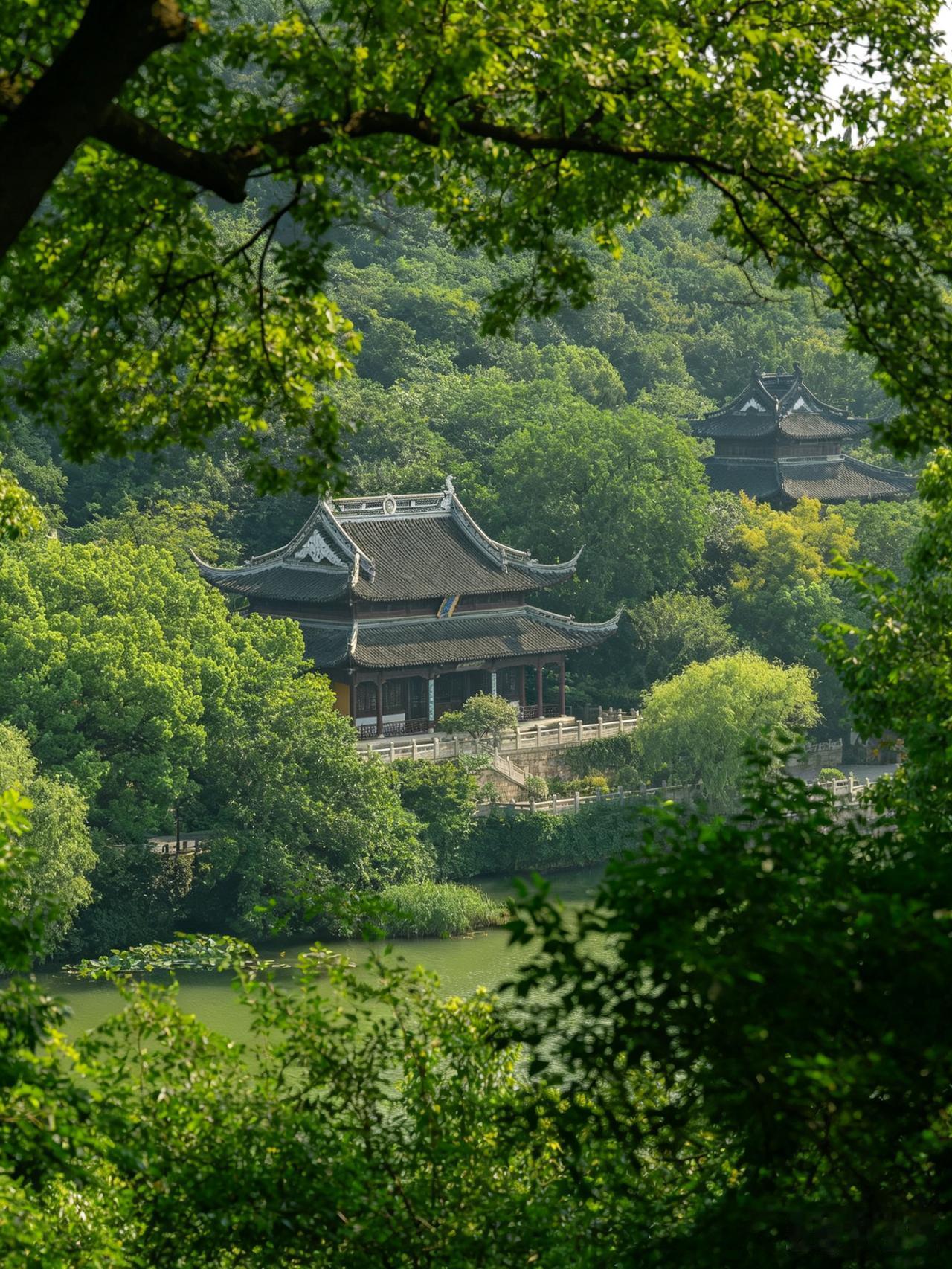 狼山风景区是南通的标志性景点，这里既有秀丽的自然风光，又有深厚的文化底蕴，每一处