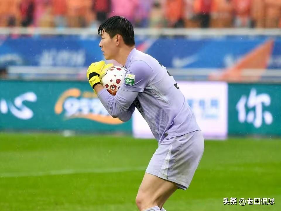 侯森缺席采场训练，大概率缺席京沪大战…由于受伤国安门将侯森缺席了京鲁之战，而替补