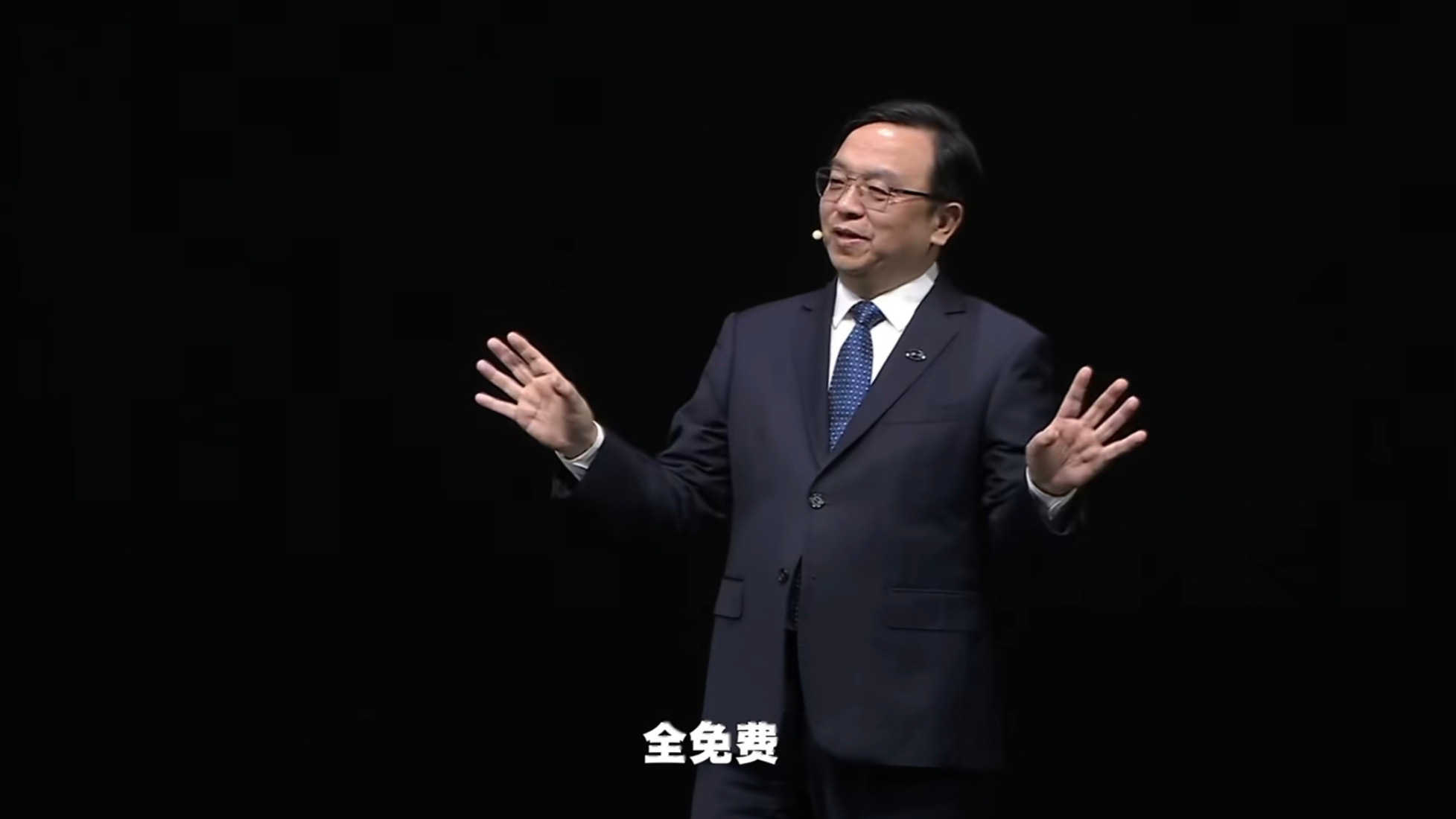 别再看续航1000公里了，那都是老黄历。电动车真正的痛点从来不是跑多远，而是节假