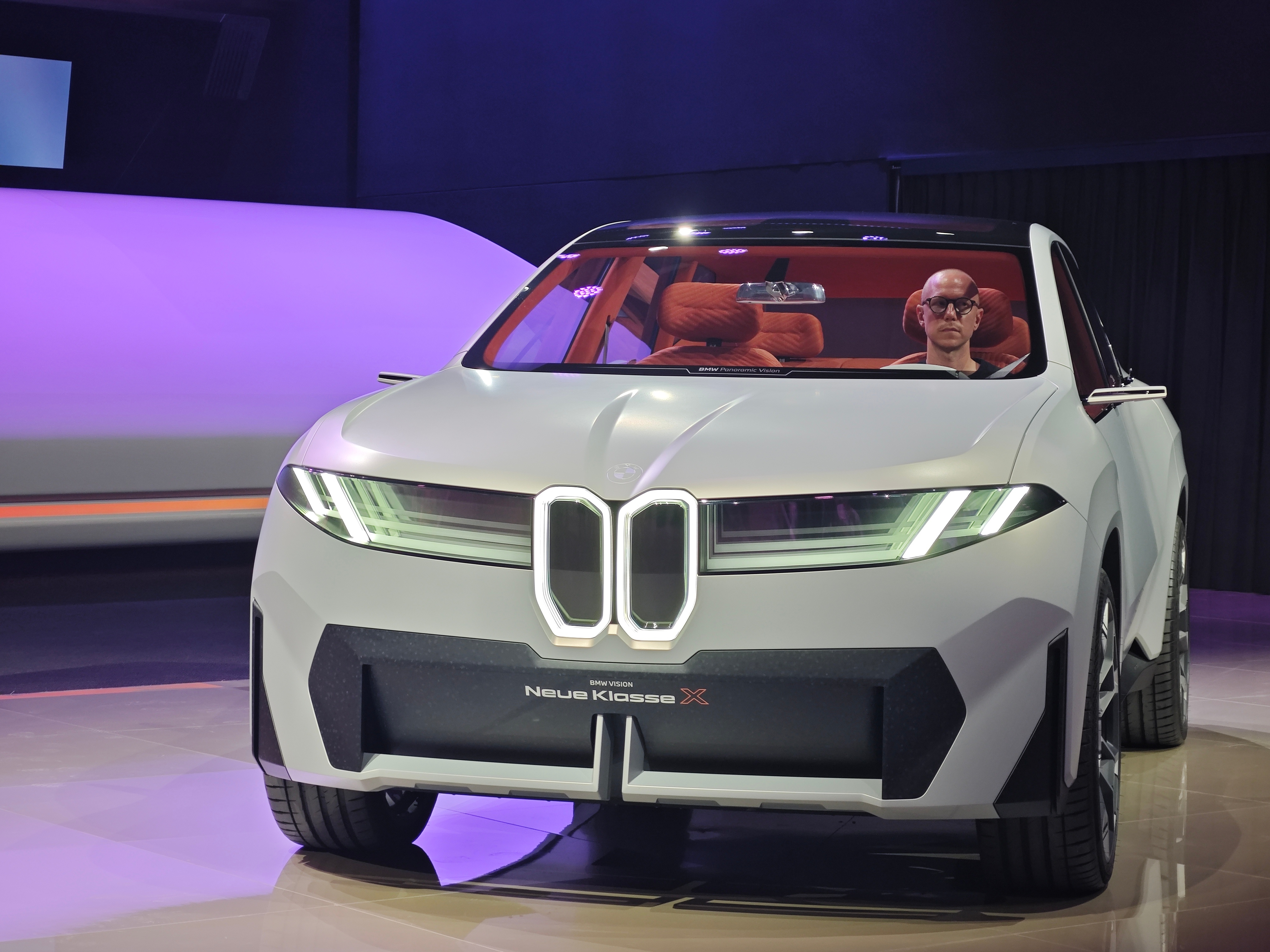 #BMW新世代驾趣概念车# 在上海车展现场，宝马新世代驾趣概念车，宝马全球一把手