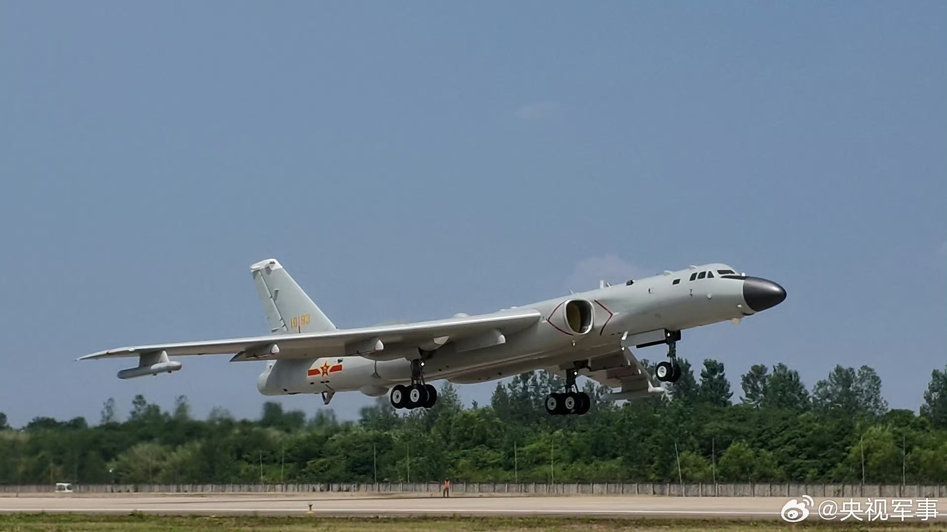 中俄两军第11次联合空中战略巡航目前看机型还都是轰6K、歼16这些老面孔哦你好，