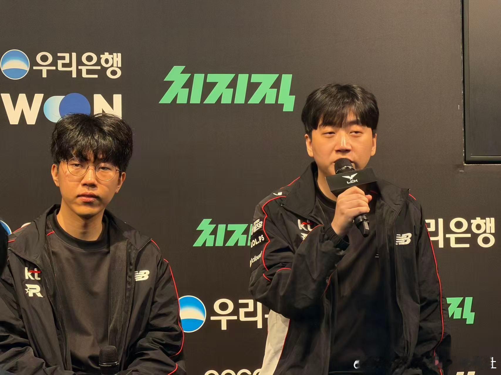 jiwoo参加赛后群访KT战队[超话]刺猬前线2026lck ​​​