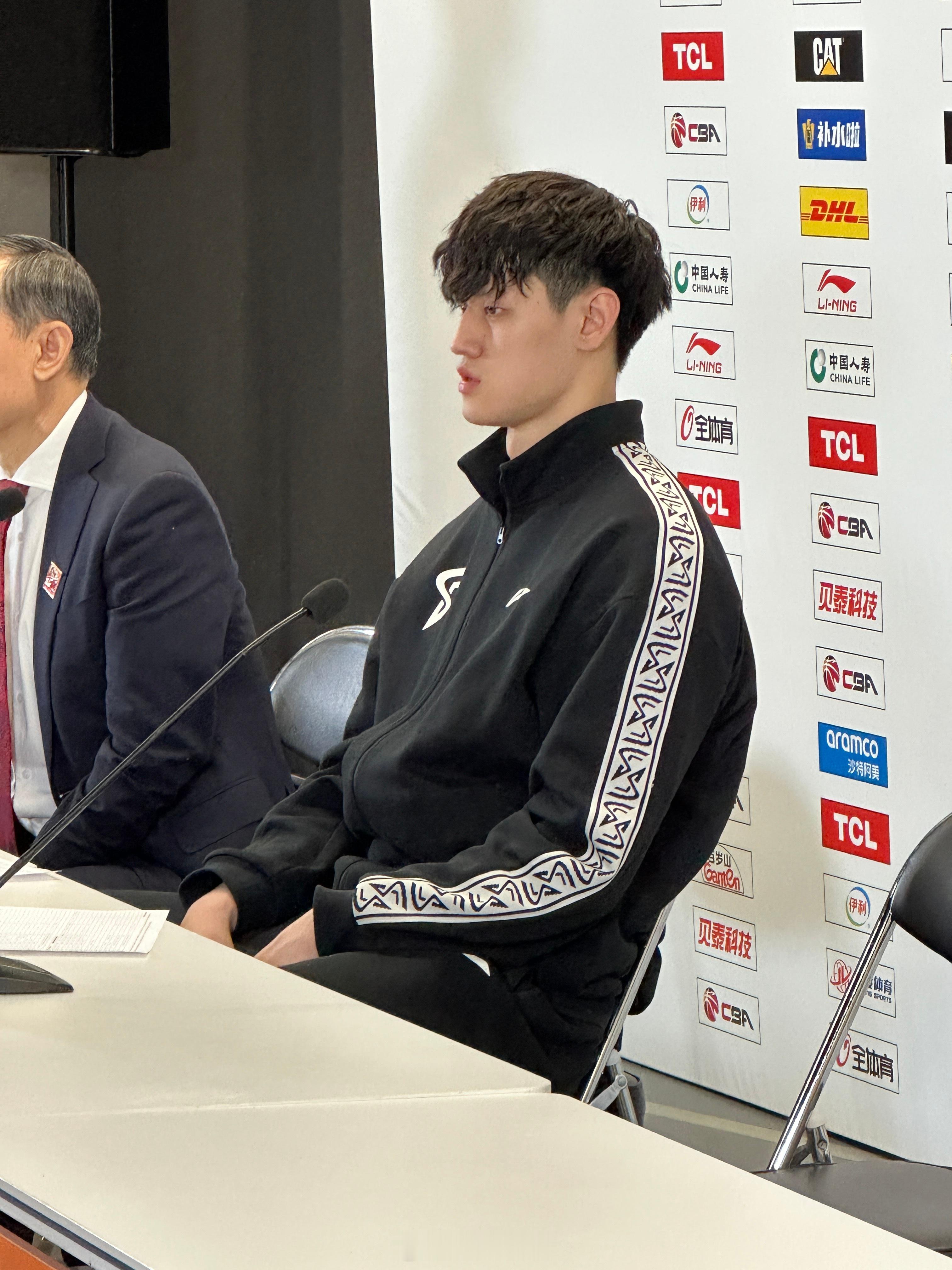 北京男篮vs广东男篮小曾表示，时隔260多天回到这个赛场，很幸运回到球队，也很感