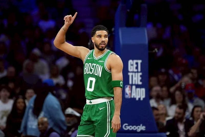 【凯尔特人108-100力克76人2-1领先，双探花合砍50分，马克西31+6】