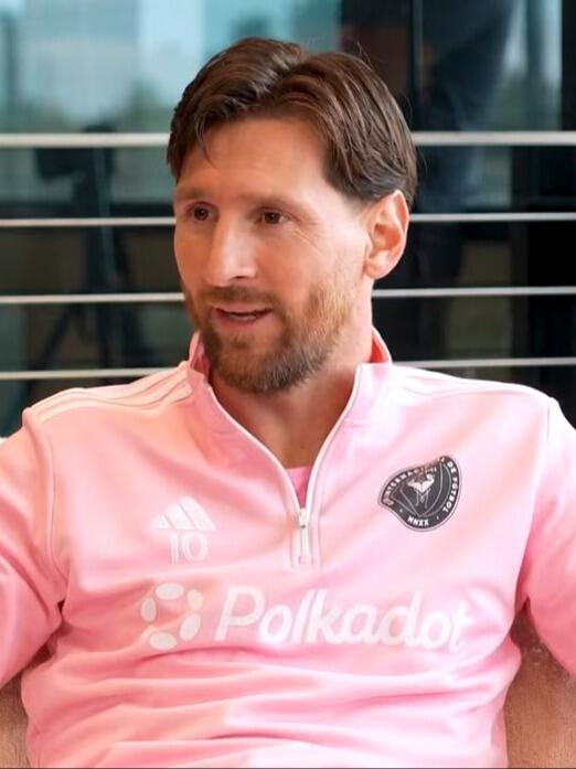 梅西动情回忆：我想回巴萨但做不到