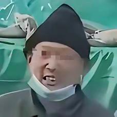 你们信不信，这个老家伙往酸菜里吐痰，肯定不止这一次，除了吐痰，他还往酸菜里“加”