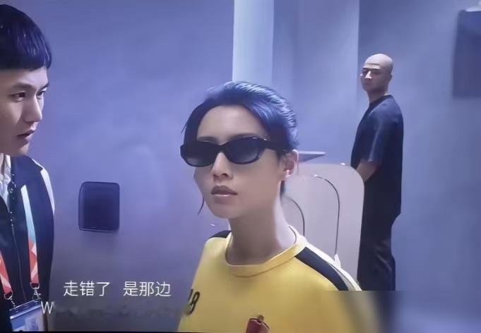 看到周星驰的《功夫女足》我觉得星爷真的太会玩梗了电影院里这个细节真的挺有意思
