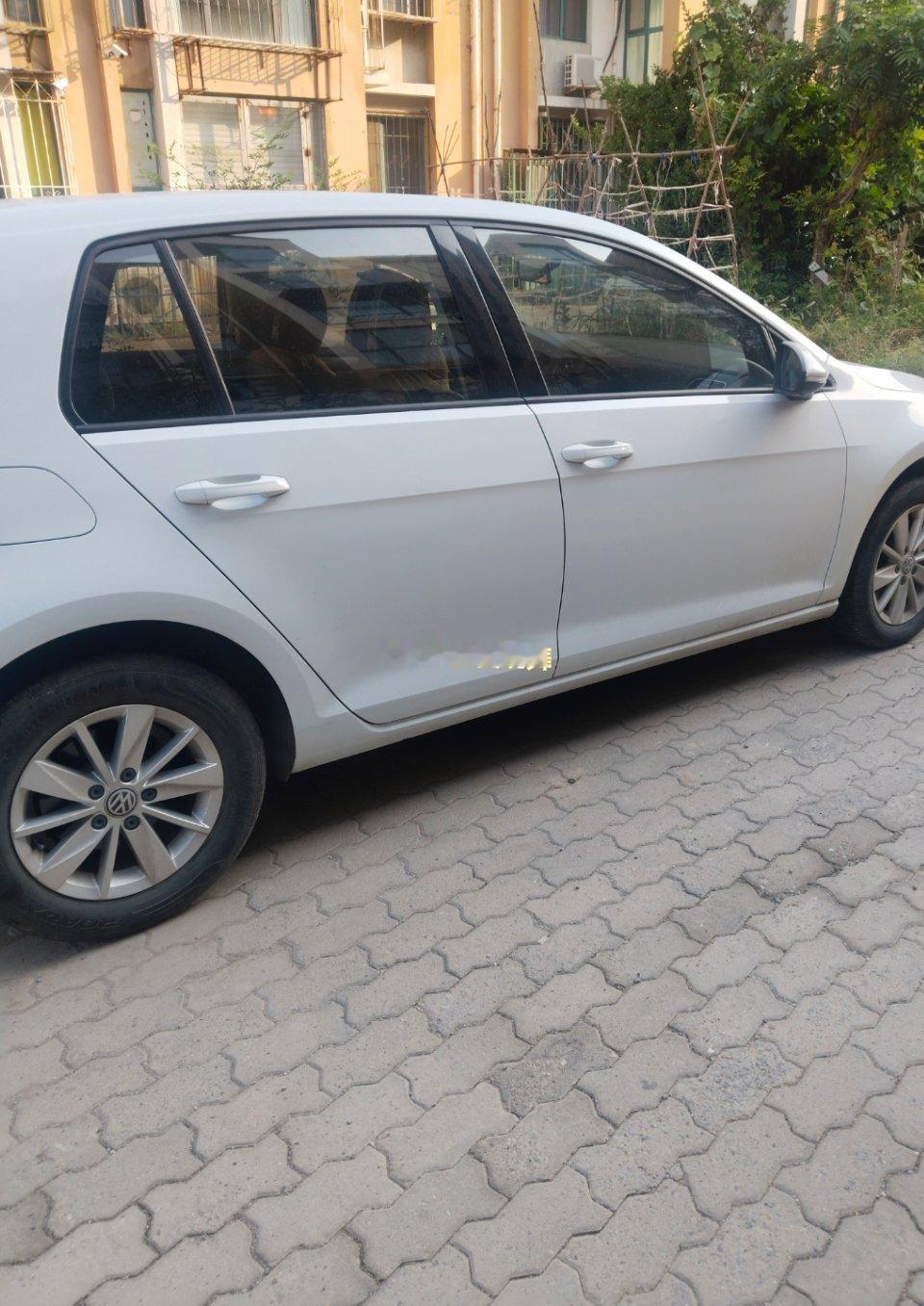 同价位买车，选“大”还是选“小”？空间与续航成年轻人新刚需最近身边好多朋友都在讨