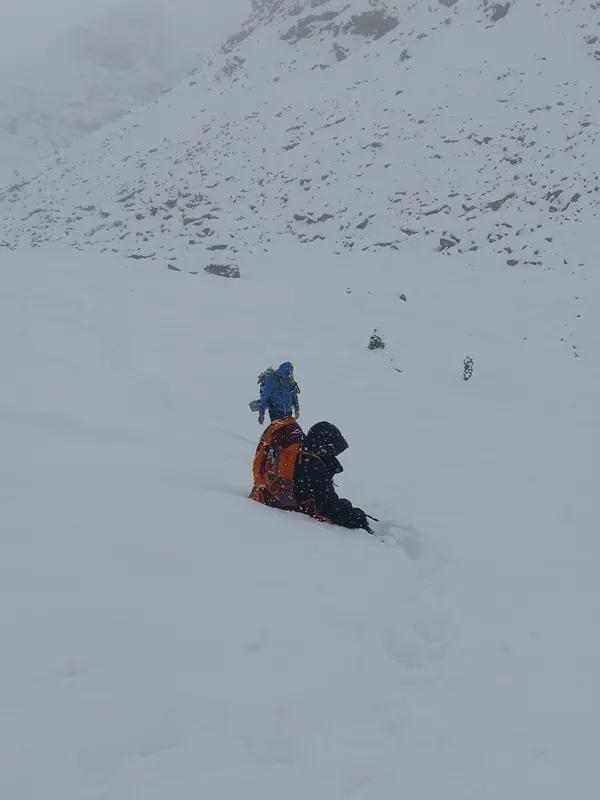 39岁陈延寿搜救雪山失联人员时牺牲 太痛心了！39岁的陈延寿在搜救雪山失联人员时