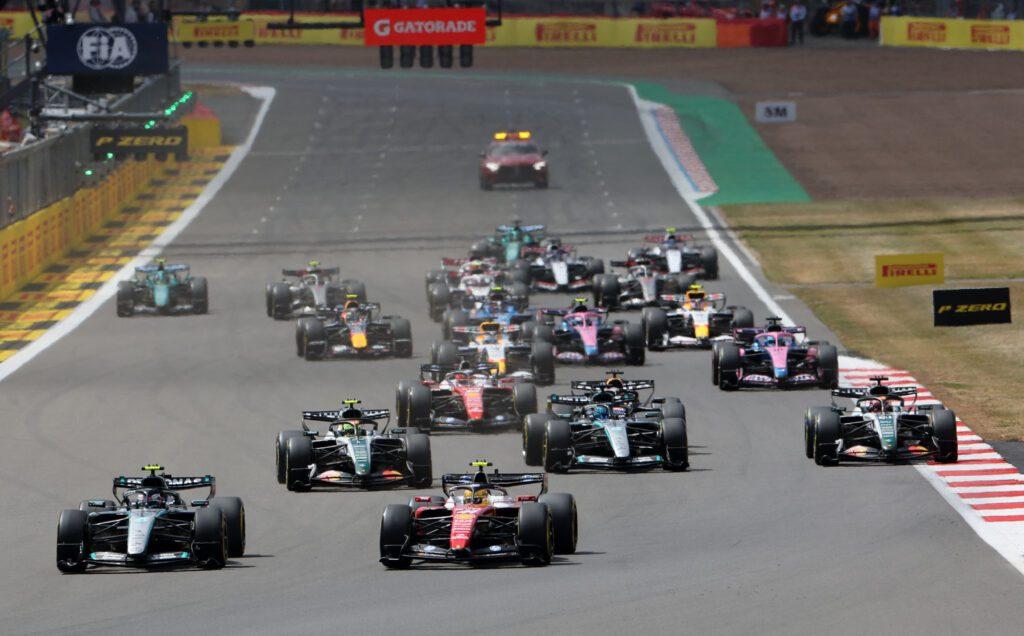 据Sky Sports报道，F1计划在2027赛季将冲刺赛数量从目前的6场增加到