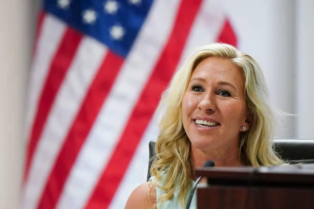 新闻快讯——共和党众议员玛乔丽·泰勒·格林发言：

“当年萨达姆·侯赛因倒台后，