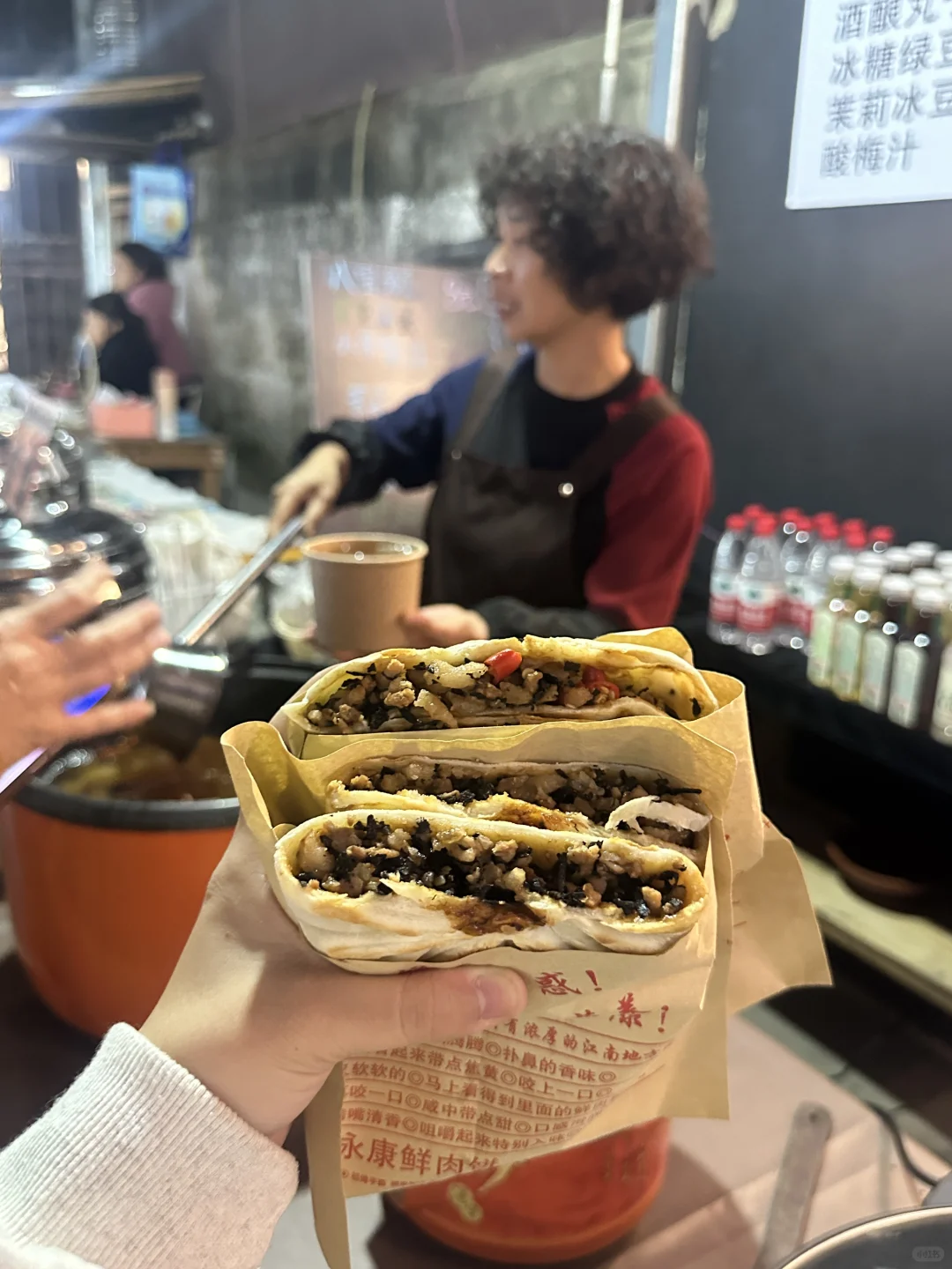 每次经过雕塑瓷厂这家肉饼店都走不动道‼️