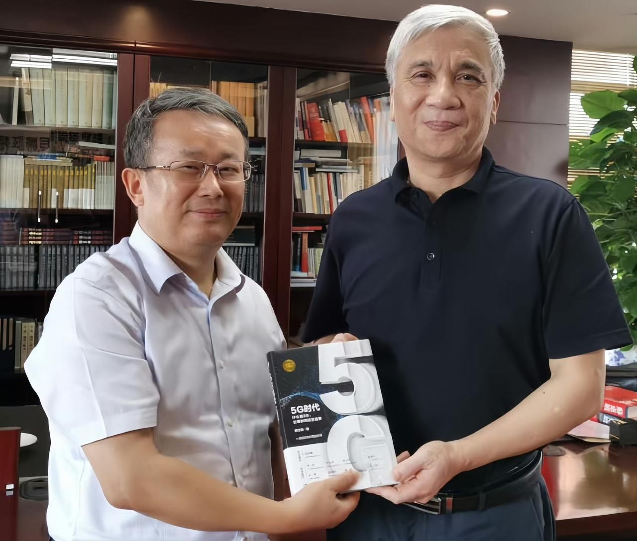 【《5G时代》一本影响产业走向的书】

我们通信人，信奉多做少说，做了也不说。所