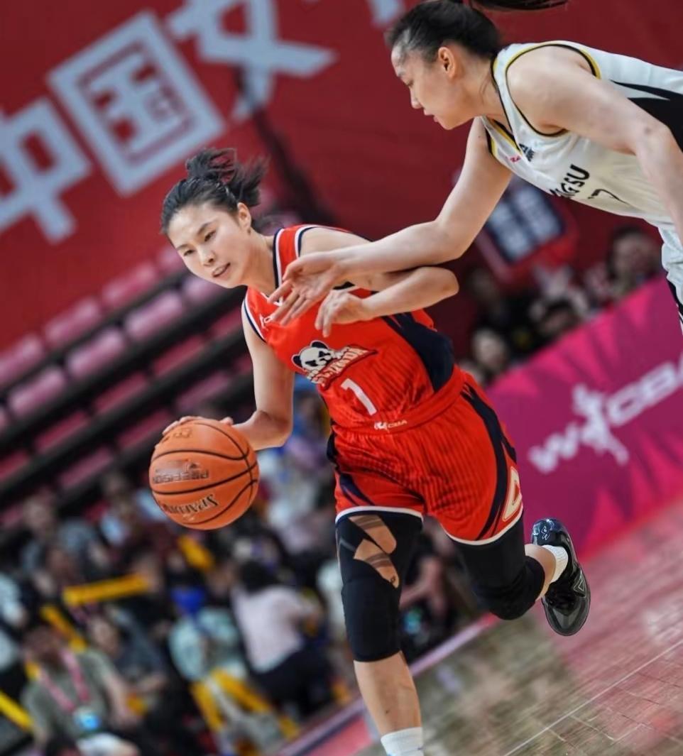 不查不知道，一查吓一跳！
昨晚WCBA季后赛半决赛落下帷幕，四川女篮和山西女篮各