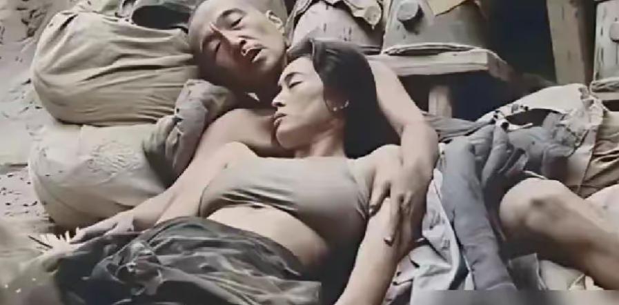 那年巩俐25岁，导演张艺谋就在几米外。可他只能眼睁睁看着，自己的女朋友，在44岁