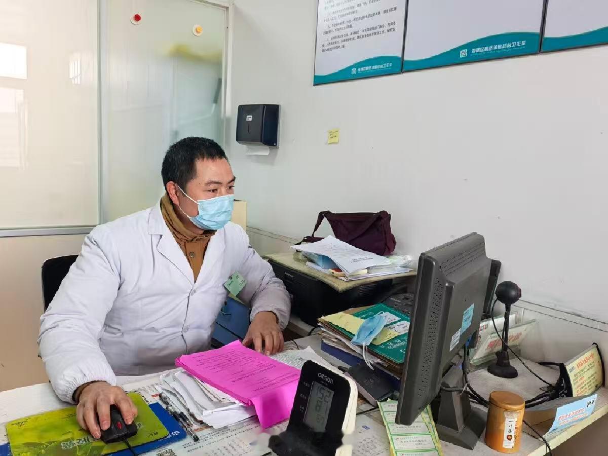 宁波乡村医生二十载守护签约居民健康 2026年春节临近，宁波海曙高桥镇乡村医生屈
