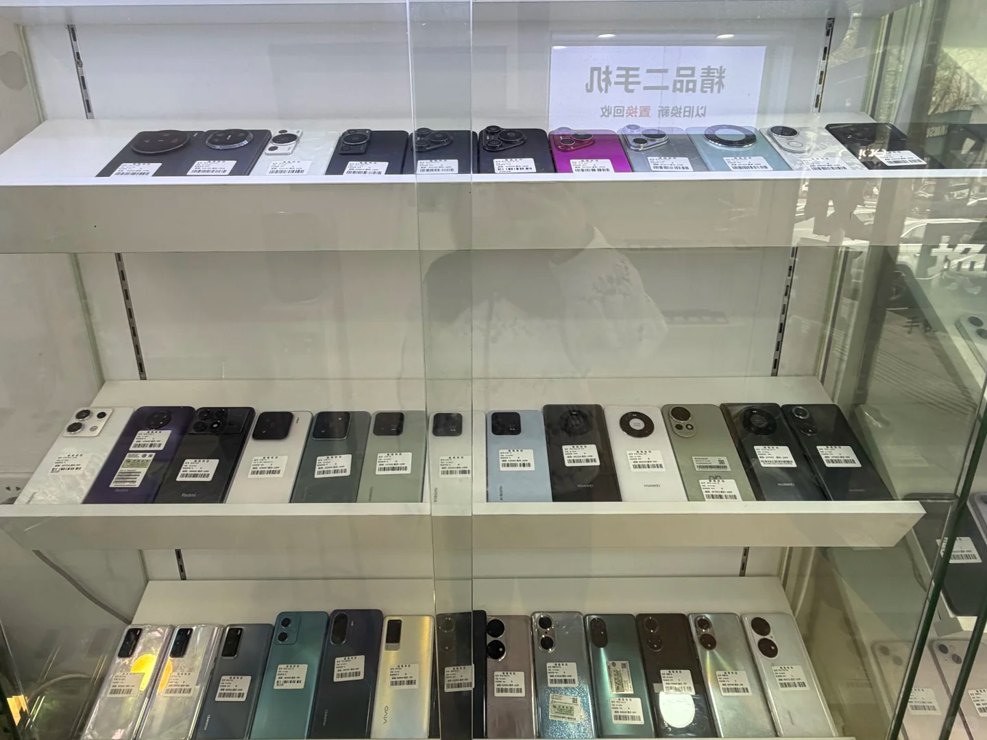 数码涨价时代你会选择二手手机吗 数码发烧友选二手，能频繁换机型不心疼。新机涨价后