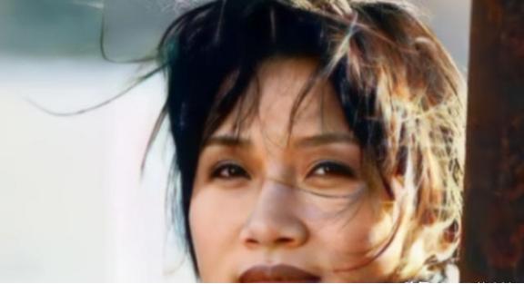 2000年，姜昆在国外偶遇已经出家的李娜，出于好奇，姜昆问她到底为什么出家？令他