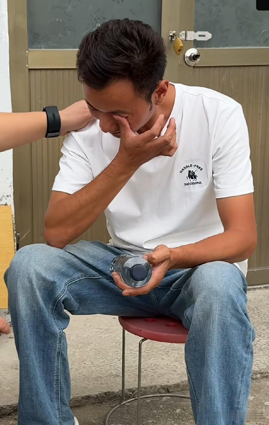 厉怀远哭着说如果能把我的寿命给我养母几年，我都毫不犹豫!养母去世的时候没有在她身