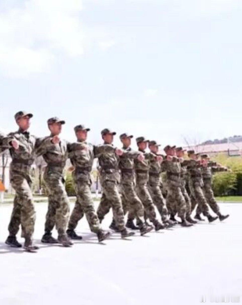 东风快递正青春火箭军火箭军 时光不会辜负每一份坚持，努力就好，静待花开 