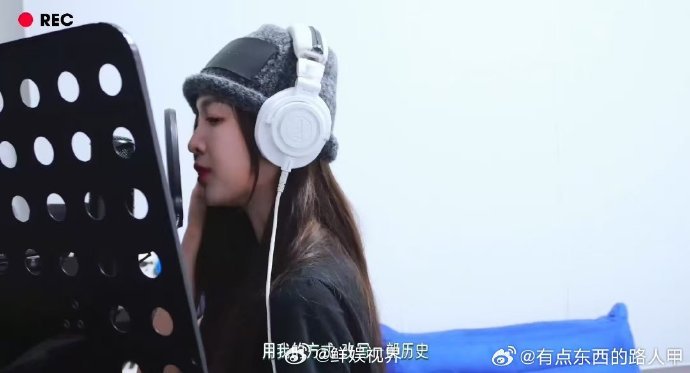 吴宣仪[超话]吴宣仪二公幕后花絮乘风2025浪姐二公的幕后，吴宣仪的身影忙碌而坚