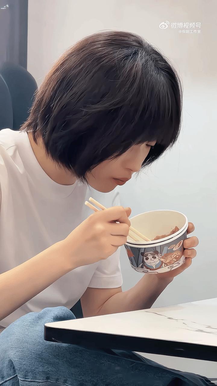 倪妮  一款偷感小猫咪现已发售倪妮
