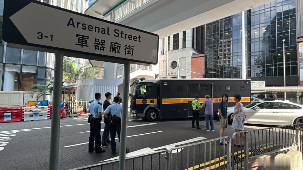 祝贺阿仙奴！阿仙奴球迷要来打一下卡吗？阿森纳是冠军 阿森纳时隔22年再夺英超