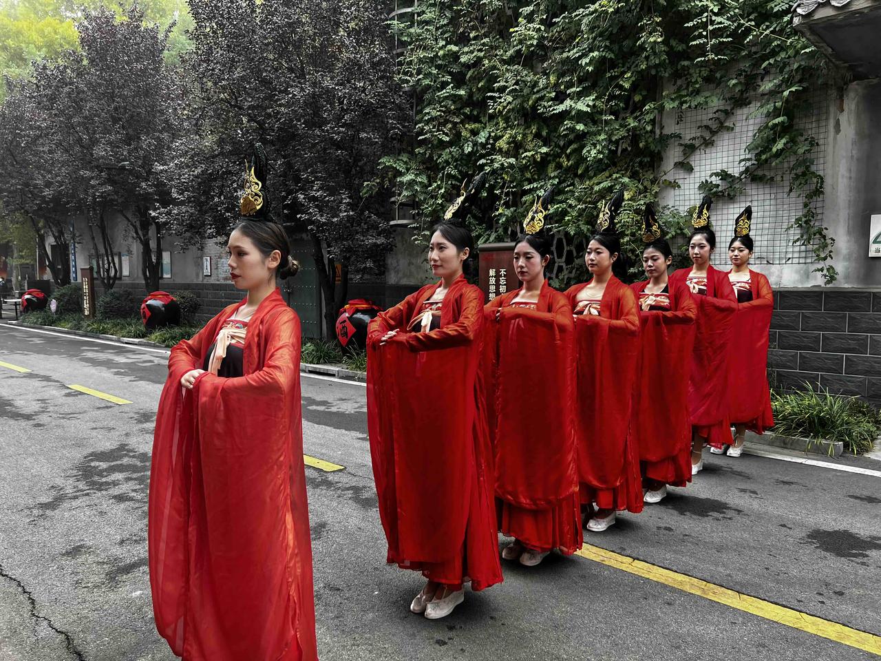 本地人写本地事就在重阳节当天，河北古顺酿酒隆重举行了一场秋季开酿大型祭祀活动！
