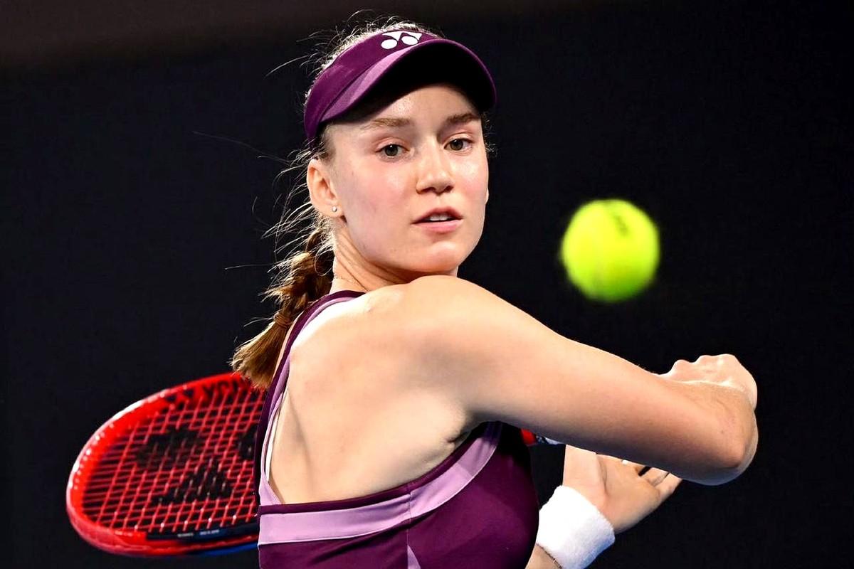 赛点送出双误！巴多萨直接把胜利交了出去……

冰美人莱巴金娜真的太狠了！

比赛