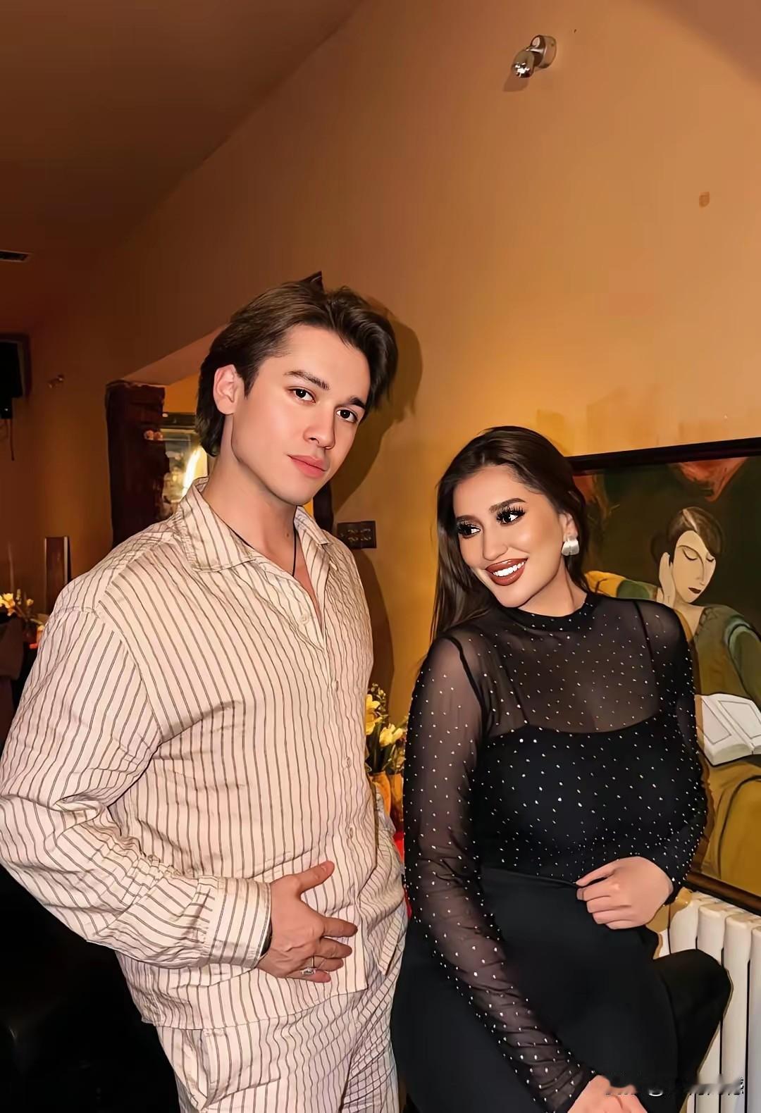 这个男孩和这个女孩看起来太亮眼了，带给人的感觉非常清新，耳目一新，很少看过这么般