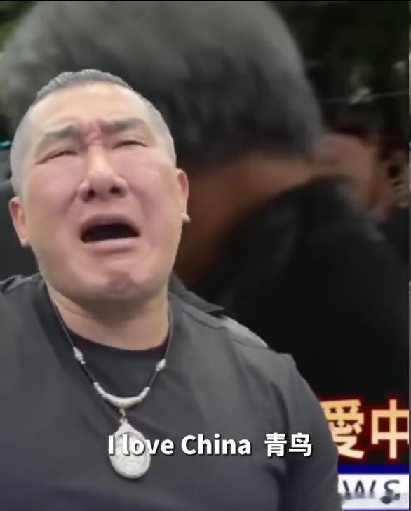 黄仁勋表白中国青鸟破防了台湾网红“馆长”近日在直播英伟达创始人兼CEO黄仁勋逛吃