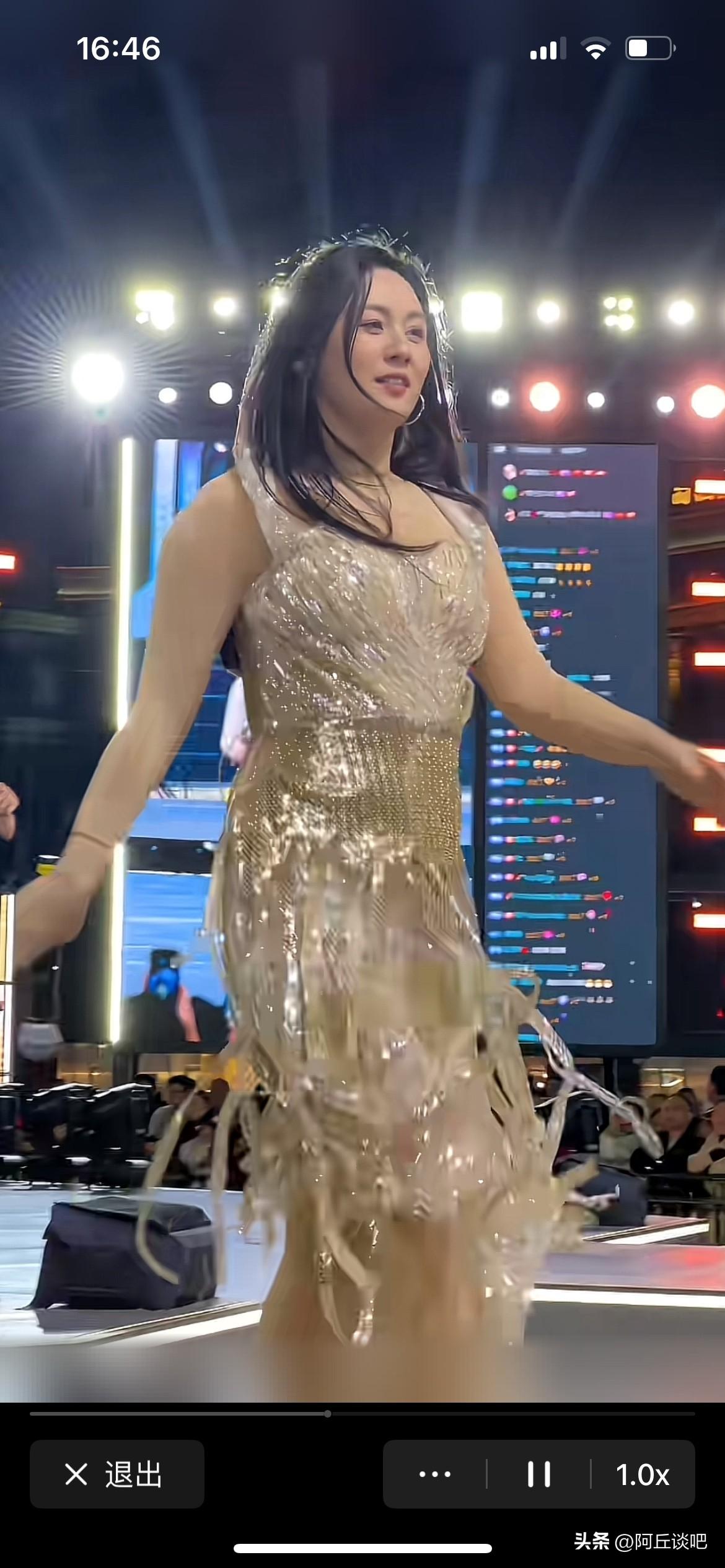 真的看不出唐艺老师哪里肥，这种身材已经秒杀很多同龄女子，而且又有才华，舞台效果又