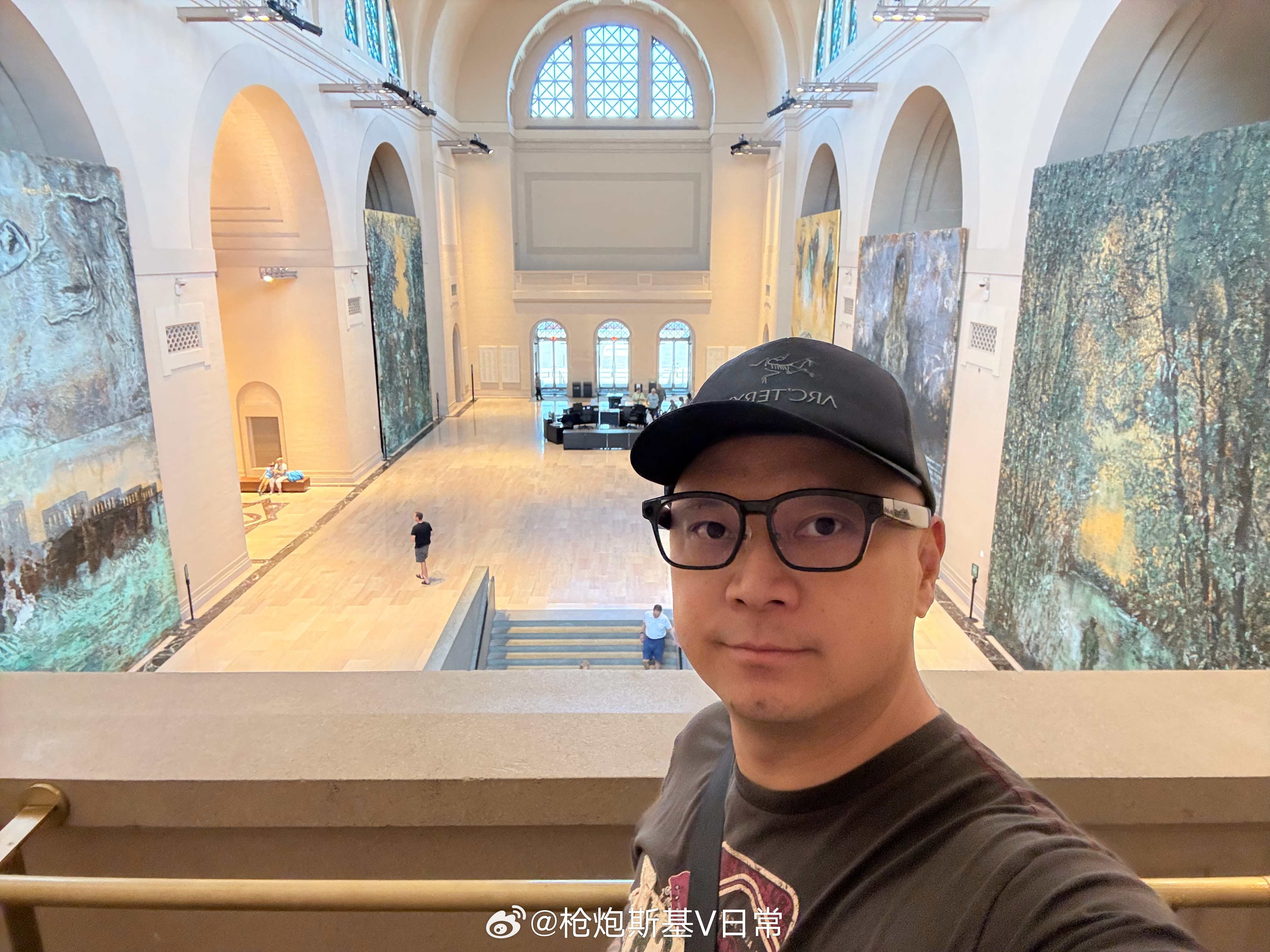世界是草台班子但你的人生不是 到现在这个年纪，完全理解了草台班子这个说法，但是自