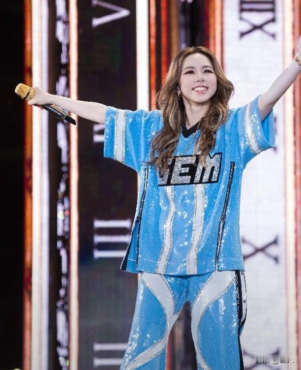 如果邓紫棋的书《启示路》没拿银河奖却比第一的市场卖的好怎么办？笔者个人看法。粉丝