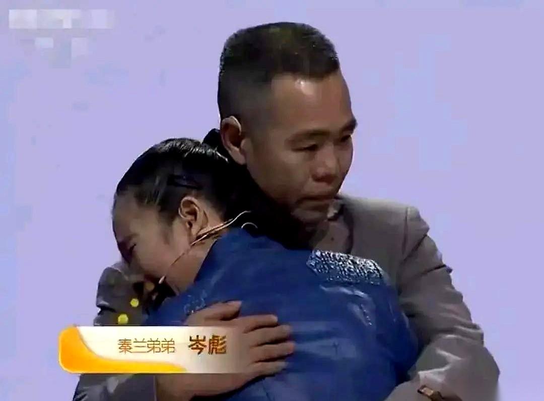 1984年，贵州大深山。一个女人满脸堆笑，正端着酒杯，给桌上的“婆家人”挨个敬酒