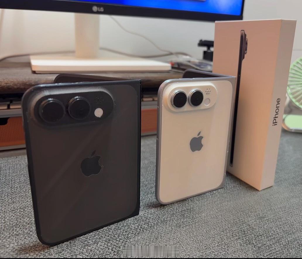 iPhone Fold模型机说实话这个尺寸折叠起来看着好别扭啊这个r角和边框看着
