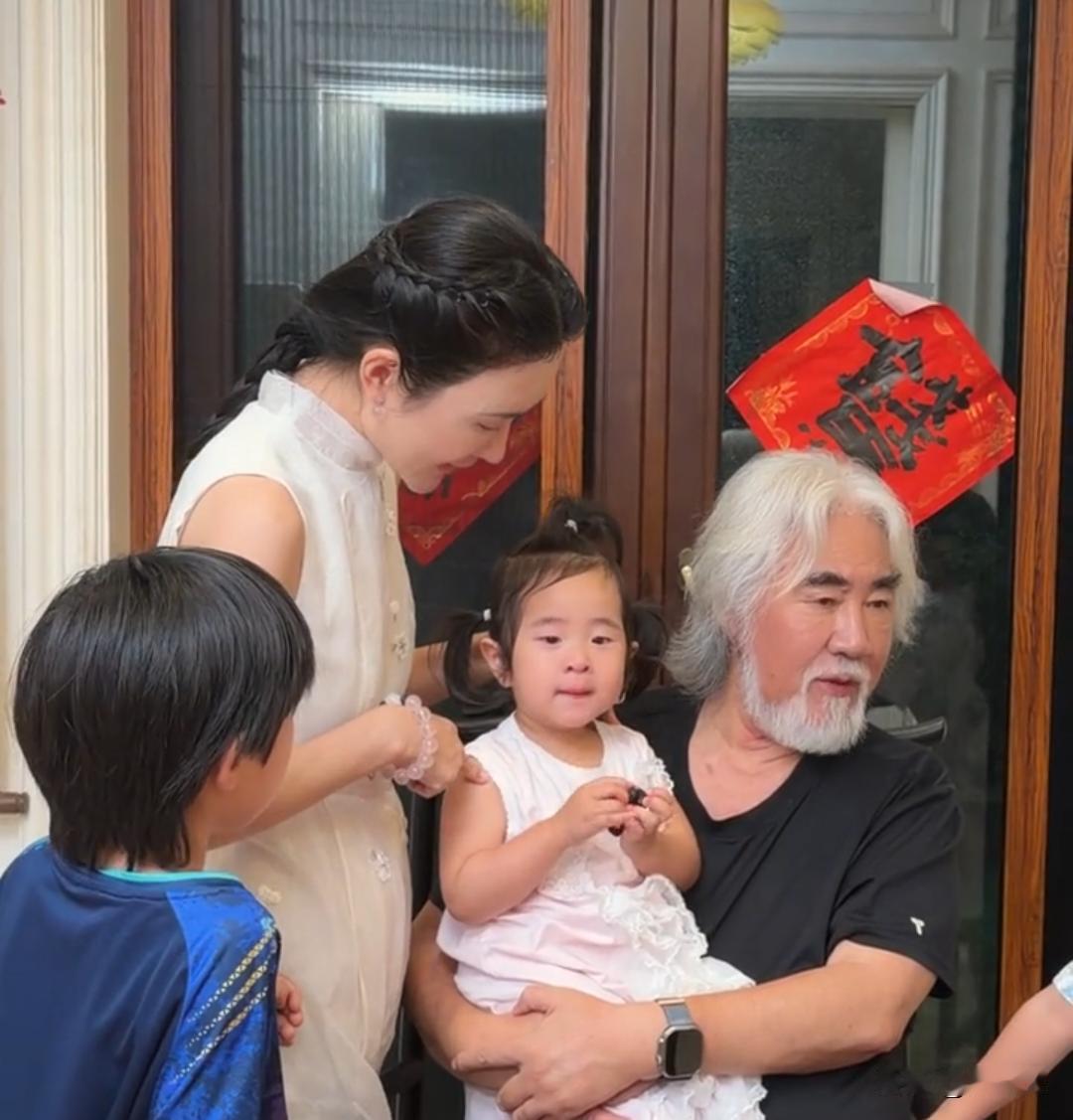 杜星霖对外透露正在备孕第五胎，张纪中都75岁了。这是要把他折腾死的节奏，再说了杜