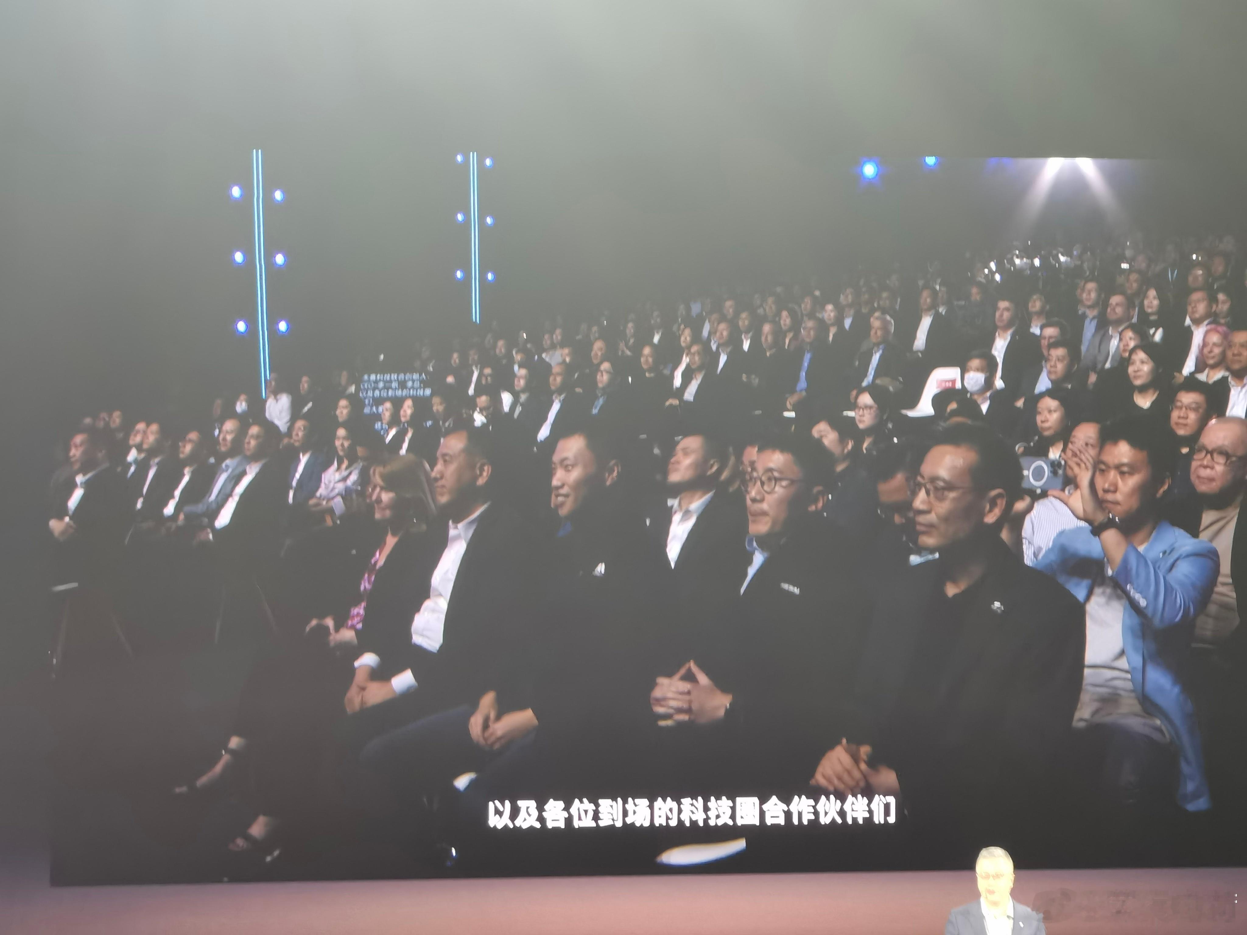 #别克gl8# 发布会上，请来了禾赛科技、Momenta、地平线的总裁，虽然发布