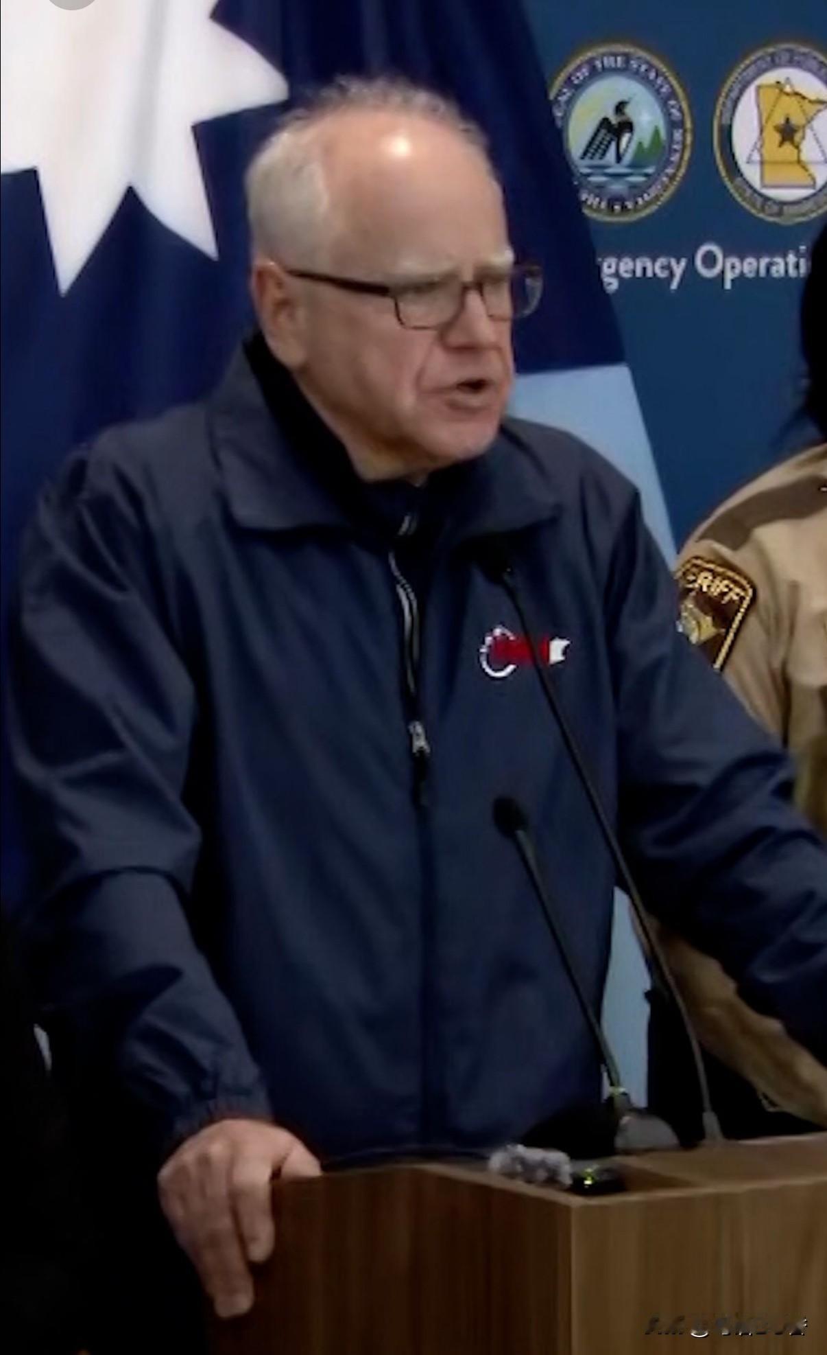 明尼苏达州州长沃尔茨呼吁川普撤走移民局警方。在明州所发生的事情，大大降低了美国民