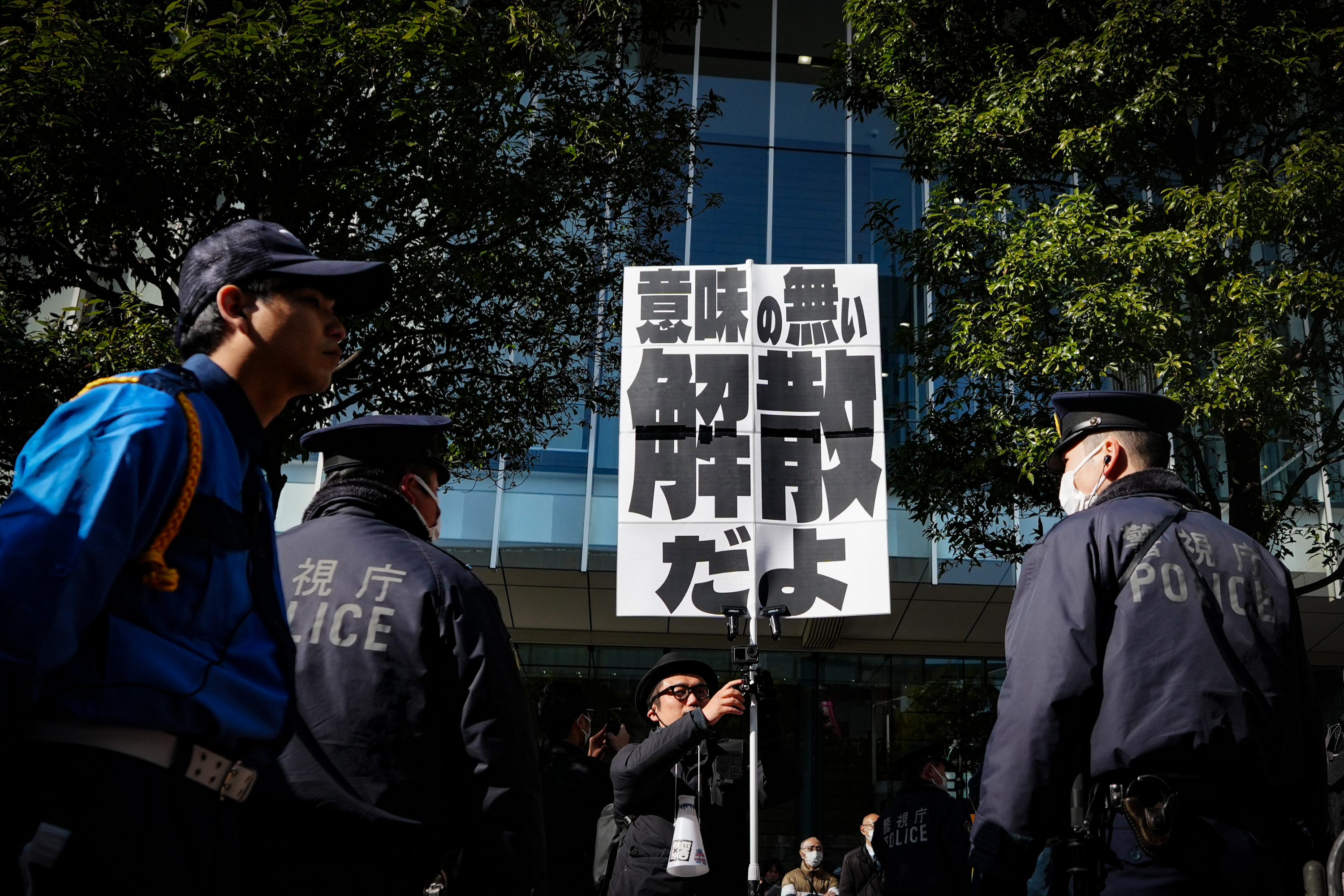#日本大选前自民党敲经济警钟#【执政党警告：日本可能沦为“二流国家”】据俄罗斯卫