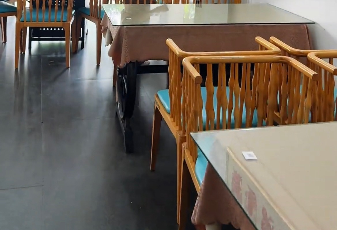 【玉林江滨路一店铺网红们多次宣传关门了】7月17日，玉林市江滨路的一个餐饮店在网